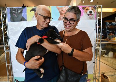 Com histórias marcadas pelo amor aos animais, casais adotam novos pets em Campanha de Adoção em Nova Iguaçu