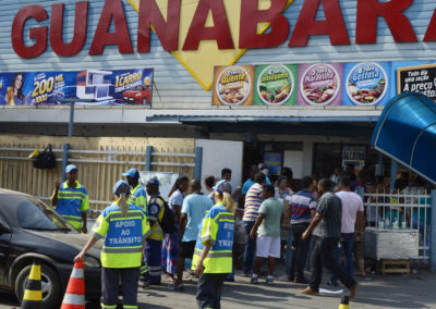Prefeitura monta esquema de trânsito durante promoção do Supermercado Guanabara