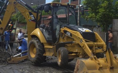 Prefeitura troca manilhas no bairro da Posse