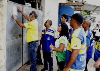 Acumulador de lixo é alvo de operação da Defesa Civil em Nova Iguaçu