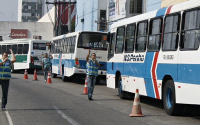 Nova Iguaçu organiza ponto de ônibus na Via Light