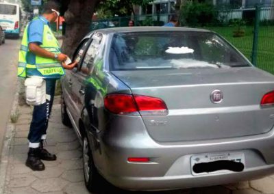 Em um mês de Calçada Limpa, Nova Iguaçu multou mais de 800 veículos e rebocou 42