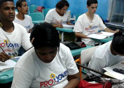 Jovens de 18 a 29 anos encontram saída para o analfabetismo no Projovem Urbano