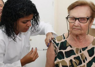 Nova Iguaçu vacina cerca de  30 mil pessoas no dia D contra a gripe H1N1