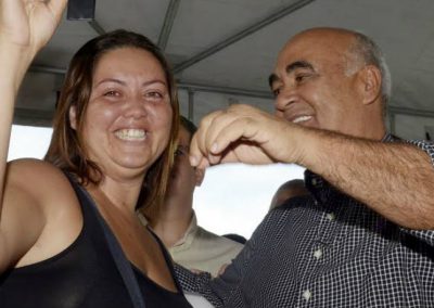 Emoção na entrega das chaves de 300 apartamentos em Marapicu