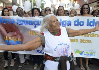 Caminhada em Nova Iguaçu defende direito dos idosos