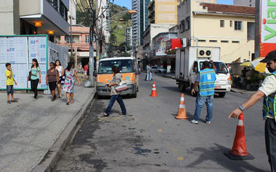 Nova Iguaçu organiza ponto de ônibus na Rua Dr. Thibau