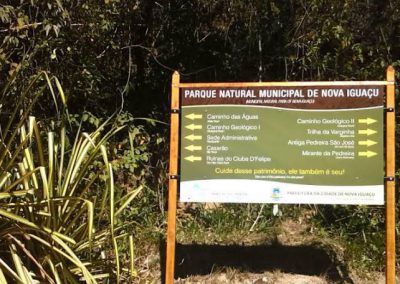 Nova Iguaçu comemora Dia da Árvore com placas em inglês no Parque Municipal