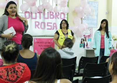 Saúde de Nova Iguaçu orienta mulheres sobre câncer de mama