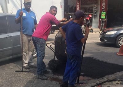 Prefeitura de Nova Iguaçu realiza operação tapa-buracos no bairro Califórnia