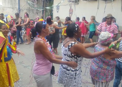 Idosos de Nova Iguaçu participam de baile pré-carnavalesco