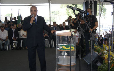 Pezão e Bornier participam de Cruzada Evangelística