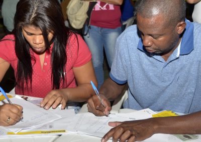 Prefeitura realiza assinatura de contratos dos apartamentos no Jardim Guandu