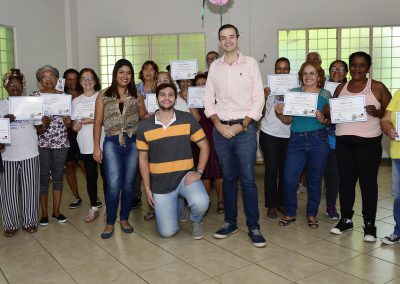 Espaço da Terceira Idade forma primeira turma de informática do projeto Inclusão Digital