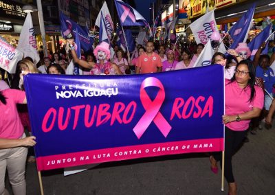 Nova Iguaçu se veste de rosa contra o câncer de mama