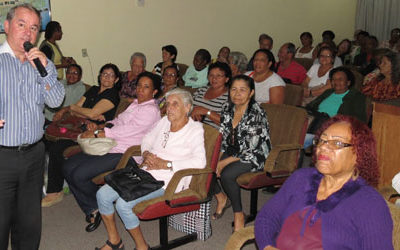 Equipe de Atenção à Saúde do Idoso faz palestra sobre prevenção de quedas