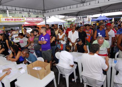 Dia D de Vacinação contra a febre amarela lota praça do Centro