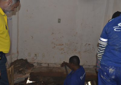 Prefeitura interdita prédio para Cedae consertar tubulação de água que ameaçava prédio