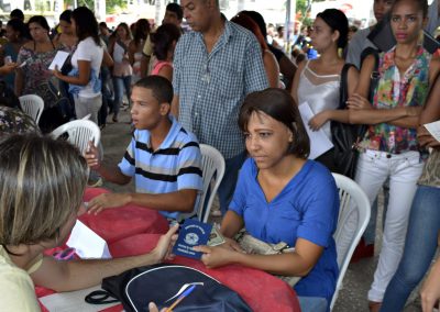 Feira de Empregos de Nova Iguaçu leva multidão à Praça Rui Barbosa