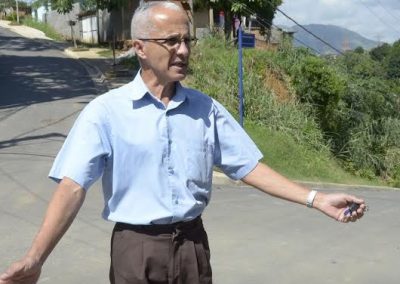 Bornier entrega ruas pavimentadas em Austin