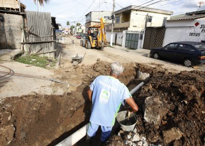 Prefeitura resolve problema antigo de esgoto e asfalto no bairro Comendador Soares