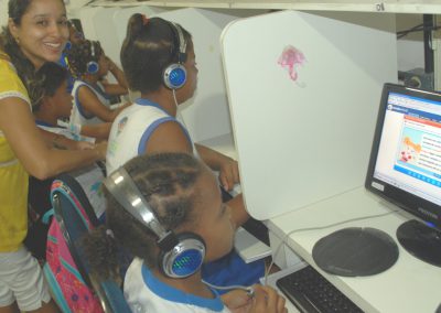 Informática educativa auxilia no reforço escolar dos estudantes em Nova Iguaçu