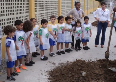 Prefeitura faz plantio de 30 mudas de árvores