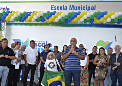 Prefeito entrega a quinta escola construída em apenas dois anos e meio de governo