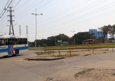 Prefeitura põe obstáculos em pontos estratégicos para evitar “bandalhas” no trânsito de N. Iguaçu