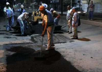Prefeitura tapa buracos na Via Light