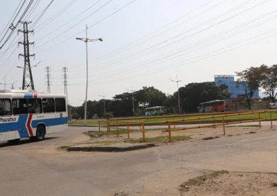 Prefeitura põe obstáculos em pontos estratégicos para evitar “bandalhas” no trânsito de Nova Iguaçu