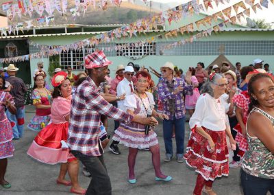 Festa agostina anima idosos em Nova Iguaçu