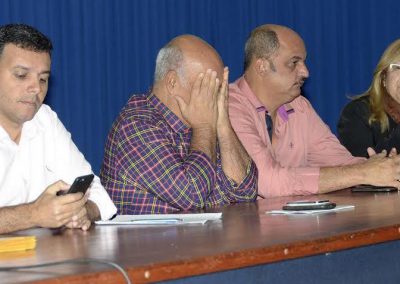 Prefeito reduz salários de servidores para enfrentar a crise financeira da Prefeitura