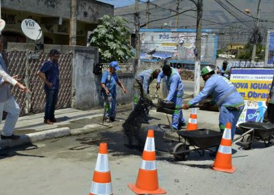 Prefeitura tapa buracos em Comendador Soares