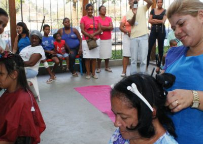 Pacientes participam de Dia da Beleza no Hospital da Posse