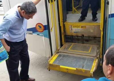 Nova Iguaçu fiscaliza elevadores para deficientes nos ônibus