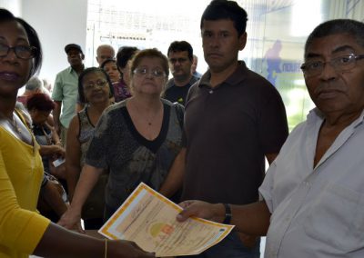 Idosos recebem certificados de isenção de IPTU em Nova Iguaçu