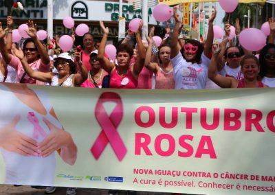 Caminhada contra o câncer de mama reúne mais de mil pessoas em Nova Iguaçu