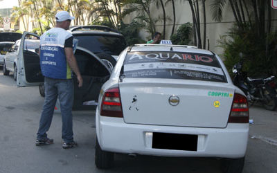 Motoristas de táxi e transporte escolar podem perder a permissão para circular em Nova Iguaçu