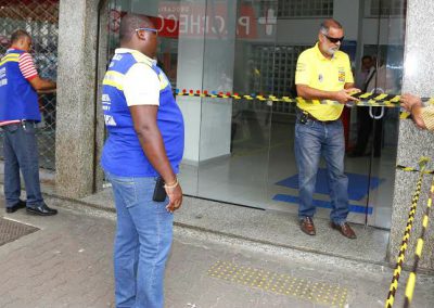 Defesa Civil interdita entrada de prédio de onde caiu reboco que feriu cinco pessoas