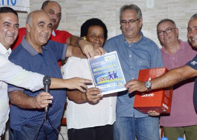 Prefeitura de Nova Iguaçu entrega título de propriedade para 55 famílias