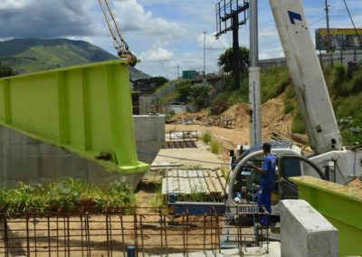 Viaduto da Barros Junior ganha quatro vigas metálicas