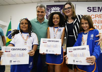 Cerimônia de premiação da Olimpíada de Matemática de Nova Iguaçu é marcada por histórias de superação nos estudos
