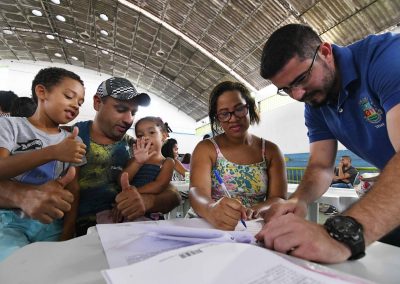 Trezentas pessoas assinam contrato do Condomínio Parque Valverde 2