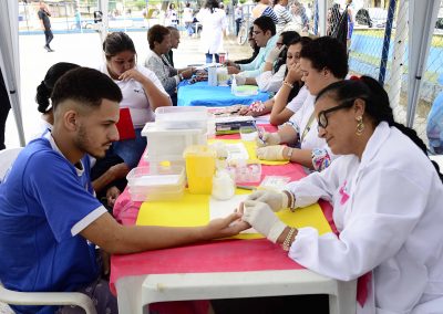 Serviços de saúde e assistência social na Praça de Figueira