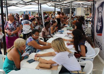 Mutirão de serviços na Praça da Grama