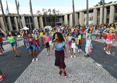 Servidores de Nova Iguaçu são homenageados com muita dança e música