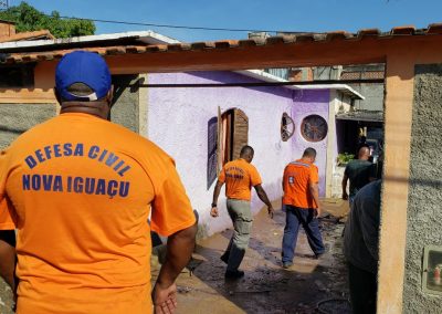 Prefeitura atua no Km 32 após rompimento de tubulação da Cedae