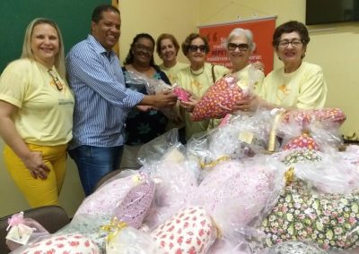 HGNI recebe doação de prótese de alpiste e almofadas para tratamento de pacientes com câncer de mama