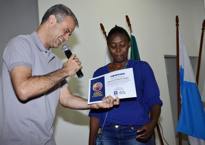 Artesãos de Nova Iguaçu recebem certificados